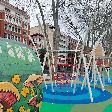 Center 2 Hab Бильбао